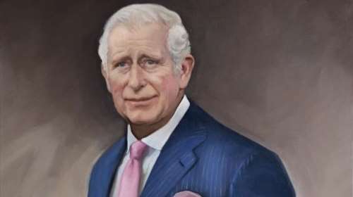 Βασιλιάς Κάρολος: Στο πρώτο επίσημο πορτρέτο του φορά το βραχιόλι των ιθαγενών του Αμαζονίου