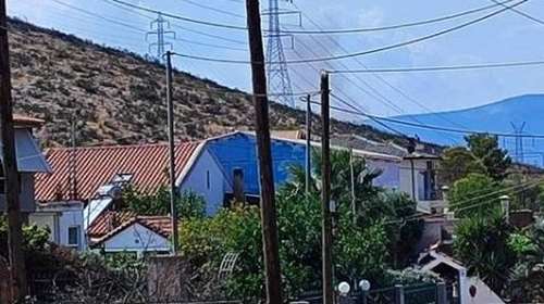 Φωτιά στα Καλύβια Θορικού: Μήνυμα 112 στους κατοίκους για ετοιμότητα - Διακοπή κυκλοφορίας στη Λ. Σουνίου