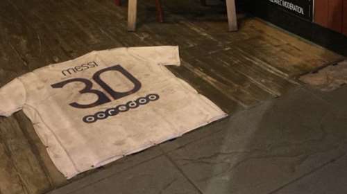 "Ψύχραιμη" αντίδραση από τους Γάλλους μετά τον τελικό του Μουντιάλ - Εβαλαν τη φανέλα του Μέσι για... χαλάκι