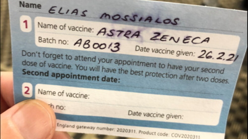 Ηλίας Μόσιαλος: Έκανε την πρώτη δόση του εμβολίου - &quot;Αναμονή 12 εβδομάδες για τη δεύτερη&quot;