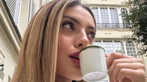 Δανάη Λιβιεράτου: Το παθιασμένο φιλί με τον σύντροφό της, με φόντο το Παρίσι [Εικόνες]