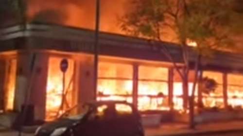 Ν. Σμύρνη: Νέα βίντεο ντοκουμέντο από την φωτιά στο εστιατόριο - Παρανάλωμα το Cavaliere μέσα σε μερικά λεπτά