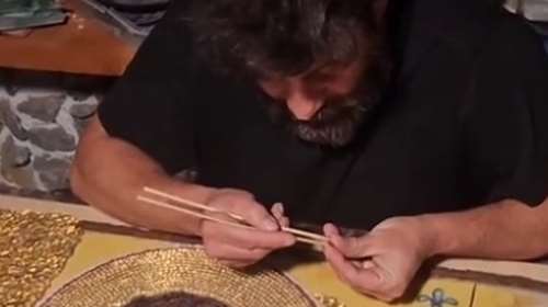 Αλέξης Γεωργούλης: Άφησε μακρύ μούσι και ασχολείται με… αγιογραφίες [βίντεο]