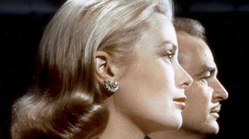 Ρετρό: Η Γκρέις Κέλι στη Γλυφάδα με λευκό φόρεμα, σινιόν και τσάντα Hermes - Τη δεκαετία του &#39;60