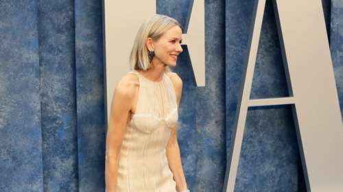 Η νύφη φόρεσε Όσκαρ: Η Ναόμι Γουότς παντρεύτηκε με ένα elegant κιπούρ φόρεμα Oscar de la Renta