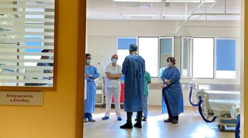 Από τη Βουλή στο ΕΣΥ: Τι λένε οι βουλευτές - γιατροί που επιστρατεύονται εθελοντικά στη μάχη κατά του κορονοϊού