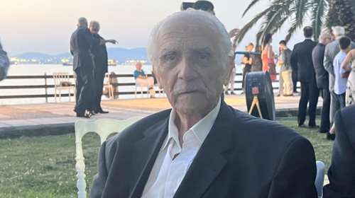 Επέτειος αποκατάστασης της δημοκρατίας: Ο πρώην λεγεωνάριος που συνόδευσε τον Καραμανλή στην ιστορική πτήση εξιστορεί