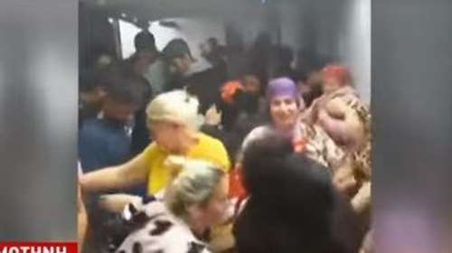 Κομοτηνή: Δεκάδες Ρομά έστησαν γλέντι αρραβώνα εν μέσω καραντίνας [βίντεο]