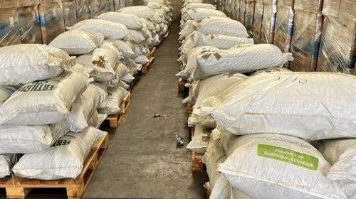 Εντοπίστηκαν φύλλα κοκαΐνης από το Εκουαδόρ μέσα σε φορτία λιπασμάτων στο λιμάνι του Πειραιά