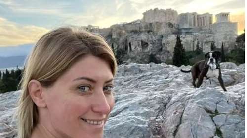 Η Σία Κοσιώνη κάνει την πιο όμορφη βόλτα στην Αθήνα με τον σκύλο της: Γνωρίστε τον