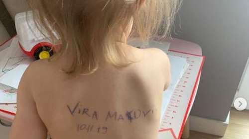 Ουκρανία: Μητέρες γράφουν τα στοιχεία των παιδιών τους στην πλάτη τους- Αν σκοτωθούν οι γονείς, να βρεθούν συγγενείς