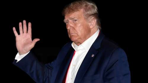 Εμφάνιση &quot;ναυάγιο&quot; του Τραμπ μετά την ομιλία φιάσκο στην Οκλαχόμα - Με σκυμμένο το κεφάλι και λυμένη γραβάτα [εικόνες-βίντεο]