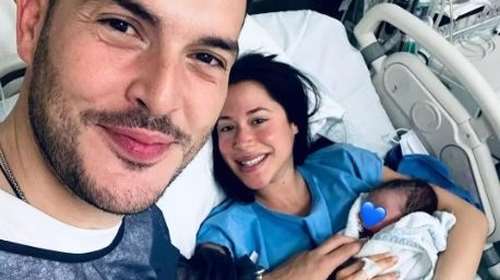 Μπαμπάς ο Σάκης Αρσενίου: Η νέα οικογενειακή φωτογραφία από το μαιευτήριο