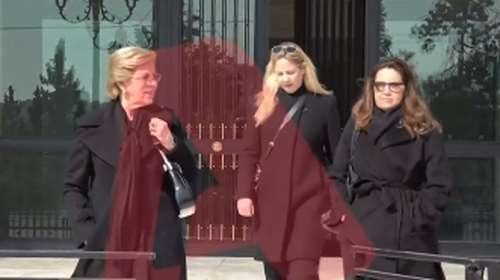 Άννα Μαρία: Γεύμα με τα παιδιά της λίγο πριν το μνημόσυνο του τέως βασιλιά - Απάντησε αν θα μείνει στην Ελλάδα [βίντεο]