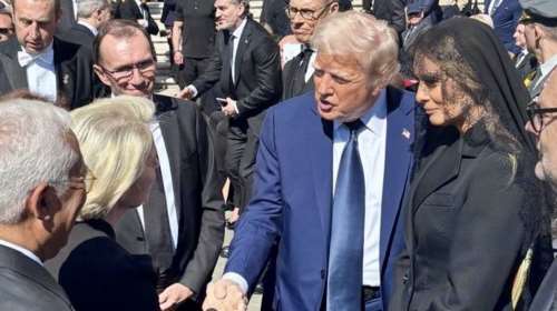 Συμφωνία για συνάντηση Τραμπ με Φον Ντερ Λάιεν: Το τετ α τετ στην κηδεία του Πάπα Φραγκίσκου