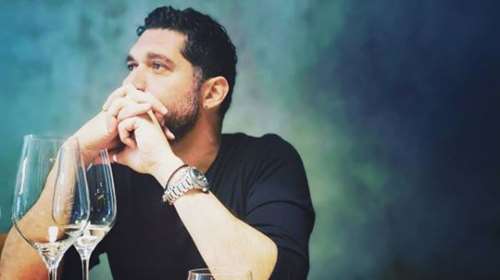 Όταν ο Πάνος Ιωαννίδης συνόδευσε την σχεδιάστρια αδερφή του νύφη στην εκκλησία - Το σπάνιο στιγμιότυπο [Eικόνα]