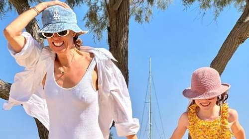 Βίκυ Καγιά - Μπιάνκα Κρασσά: Μαμά και κόρη φωτογραφίζονται με ολόσωμα μαγιό και καπέλα [εικόνες]