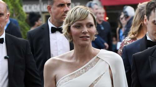 Πριγκίπισσα Σαρλίν: Σαν Ελληνίδα θεά στο Μόντε Κάρλο με λευκό one shoulder jumsuit Elie Saab με δαντελένια κοψίματα