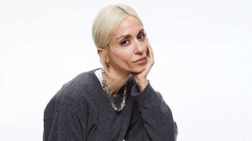 Κοιλιακοί φέτες: Η Σοφία Καρβέλα μας έδειξε το σώμα της με λευκά διάφανα εσώρουχα