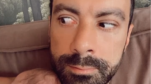 Ο Σάκης Τανιμανίδης κρατά στην αγκαλιά του τη μία κόρη του, ενώ η άλλη χαλάει τον κόσμο [Βίντεο]