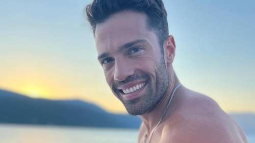 Κωνσταντίνος Αργυρός: Θαυμάστρια του πέταξε ξανά... σουτιέν στη συναυλία [βίντεο]