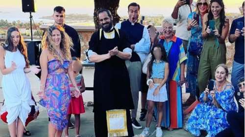 Τον βάφτισαν στην πισίνα: Η εντελώς διαφορετική βάφτιση του γιου της Φωτεινής Αθερίδου