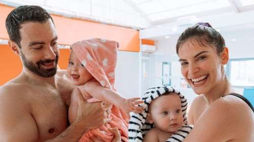 Τανιμανίδης - Μπόμπα: Το προσκλητήριο της βάφτισης των διδύμων – Ποιοι είναι οι οκτώ...νονοί [εικόνες]