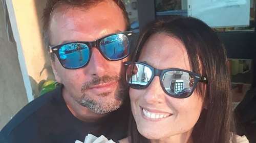 O &quot;Ρωμαίος&quot; και η &quot;Ιουλιέτα&quot; του lockdown: Έρωτας από το μπαλκόνι με την πρώτη ματιά εν μέσω καραντίνας