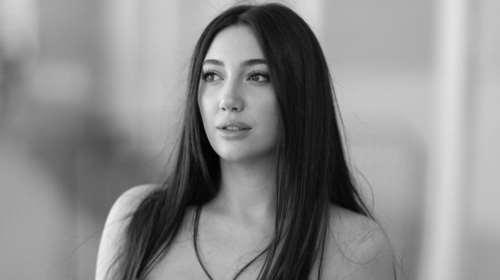 Το Ισραήλ στέλνει στην Eurovision την Γιουβάλ Ραφαέλ - Την 24χρονη που επέζησε από τη σφαγή της Χαμάς στο φεστιβάλ μουσικής