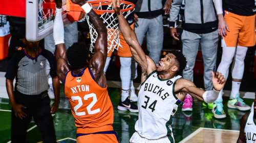 Τελικοί NBA: Οι Μπακς ισοφάρισαν 2-2 τους Σανς σε ένα παιχνίδι &quot;θρίλερ&quot;
