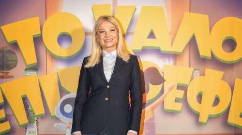 H Φαίη Σκορδά σε μία super stylish εμφάνιση - Σε κινηματογραφική πρεμιέρα