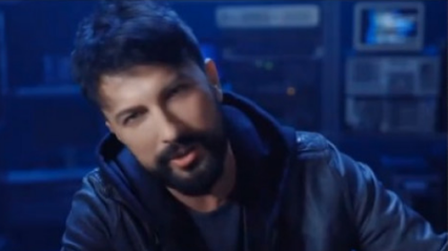 Το τραγούδι που εξόργισε τον Ερντογάν και τους οπαδούς του: &quot;Πατερούλη φύγε από το σβέρκο μας&quot;