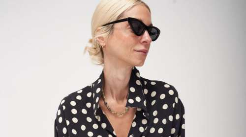 &quot;Για να μην μείνω καραφλή&quot;: Η Σοφία Καρβέλα έβαψε τα μαλλιά της καστανά και αποχαιρέτησε το πλατινέ