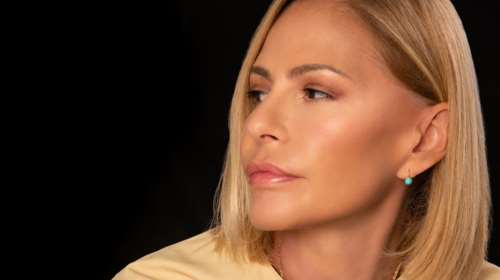 Τζένη Μπαλατσινού: Η selfie στην Αθήνα χωρίς ίχνος μακιγιάζ και ατημέλητα μαλλιά- Το πρωινό denim look της