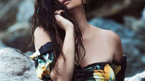 Μαρία Κορινθίου: Η εντυπωσιακή εμφάνιση με crop, animal print πουκάμισο