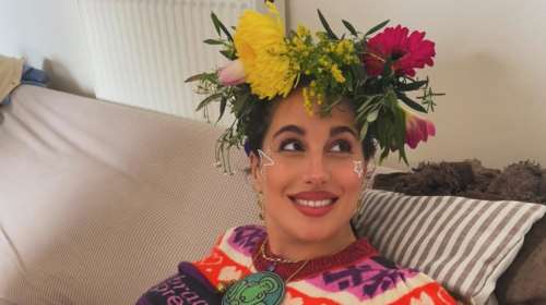 Παυλίνα Βουλγαράκη: Welcome party για την κόρη της που έρχεται με λουλούδια, μουσική και πολύ χρώμα [εικόνες]