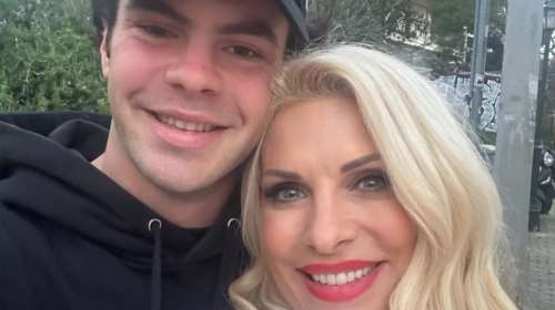 &quot;Μαμά και γιος σε κέφια&quot;: Η selfie της Ελένης Μενεγάκη με τον Άγγελο Λάτσιο - Χαμογελαστοί και ευδιάθετοι