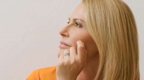 Τζένη Μπαλατσινού: Η απίθανη βόλτα της στην φθινοπωρινή Πάτμο - Η θέα και η γαλήνια θάλασσα