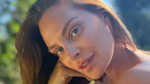 Η κόρη της Υβόννης Μπόσνιακ και του Αντώνη Ρέμου, Ελένη, έχει μεγαλώσει εκπληκτικά πολύ: Τα μακριά καστανά μαλλιά και το ultra cool outfit