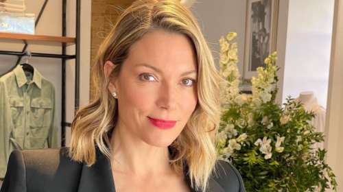 Βίκυ Καγιά: Σατέν slip dress με μπλέιζερ απογευματιάτικα; Κι όμως η fashion expert το συνδύασε ιδανικά