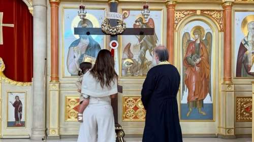 Μαρία Μενούνος: Στο μνημόσυνο για τα τέσσερα χρόνια από τον θάνατο της μητέρας της με την κόρη της - &quot;Μου λείπει όλο και περισσότερο&quot;