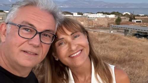 Μάρα Ζαχαρέα: Απολαμβάνει την πανσέληνο στην αγκαλιά του συζύγου της, Θεόδωρου Ρουσόπουλου [εικόνες]