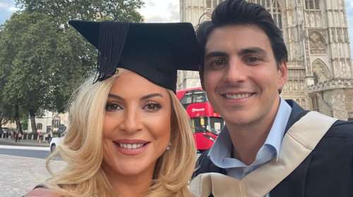 Χριστίνα Πολίτη: Περήφανη μαμά στην αποφοίτηση του γιου της, Νίκου Πολίτη, στο Λονδίνο
