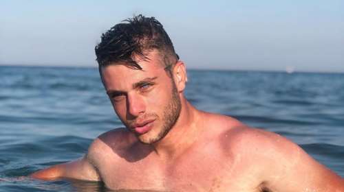 Ο Αλέξανδρος Κοψιάλης μας δείχνει για πρώτη φορά το πρόσωπο του γιου του και είναι πραγματικά ολόιδιοι