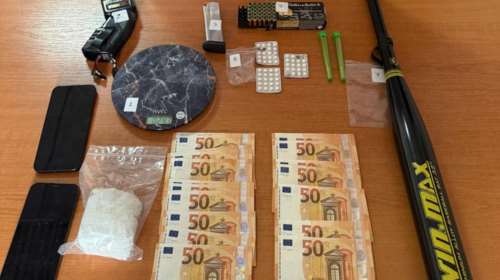 Τι βρήκαν στο σπίτι του πρώην αστυνομικού και TikToker - Δίωξη για ένα κακούργημα και τρία πλημμελήματα