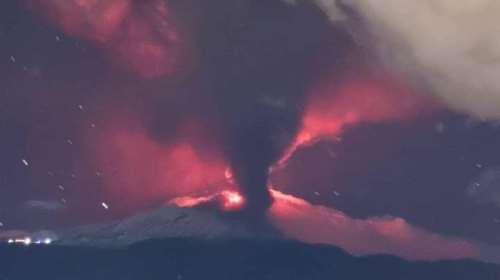 &quot;Βρυχάται&quot; πάλι η Αίτνα: Η λάβα έφτασε σε ύψη πάνω από 100 μέτρα - Εντυπωσιακές εικόνες &amp; βίντεο