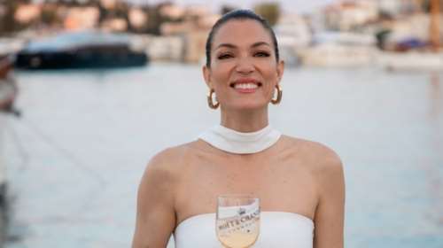 Βίκυ Καγιά: Birthday beach party με τα μαγιό στη Μύκονο με Μπιάνκα, Κάρολο και Μαρίνα Βερνίκου