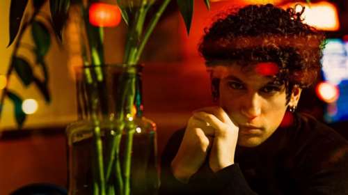 Αυτό είναι το νέο τραγούδι του &quot;Maestro&quot; που θα σαρώσει - Η μεγάλη επιτυχία που διασκευάζει ο Ορέστης Χαλκιάς [βίντεο]