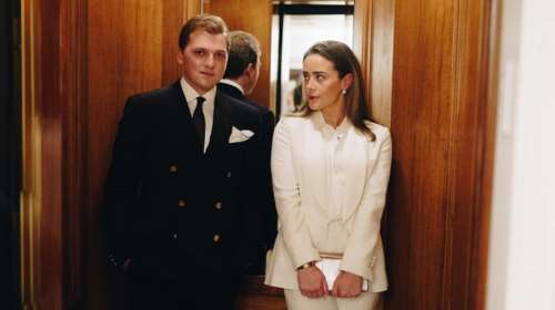 Αριστοκρατικός γάμος στον Λευκό Οίκο: Η 28χρονη εγγονή του Μπάιντεν και ο δικηγόρος σύντροφός της [εικόνες, βίντεο]