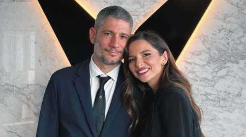 Εριέττα Κούρκουλου - Λάτση: Η glam εμφάνιση με τον σύζυγό της και η σέλφι στο βεστιάριό της με τις αμέτρητες γόβες της